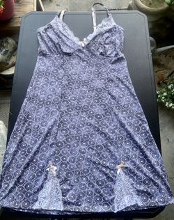 NWOT Rene Rofe Chemise Nightgown With Lace and Bow Accents Free Robe Included S.