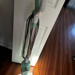 Spray Mop – Includes 2 Reusable Pads