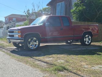 Chevrolet C/K Extended Cab Pickup Truck