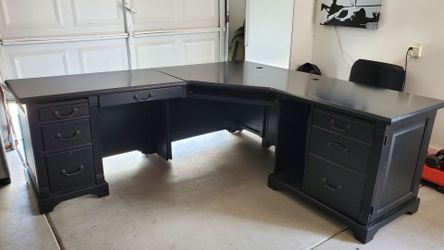 Black desk- Escritorio negro