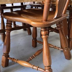 Table Fits 6 With A Removable Leaf Insert