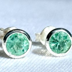 Genuine Colombian emerald earrings, silver 925, 5.5 mm diameter