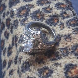Womans cocktail  ring size8