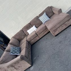 Sectional Couch With Ottoman And Pillows