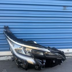 Toyota Sienna 2021 2022 2023 2024 2025 Right Side REFLECTOR LED Headlight OEM