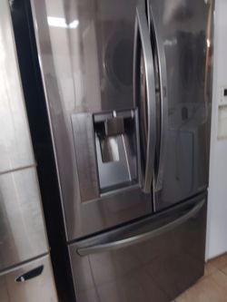 L.G. REFRIGERATOR WORKS GREAT