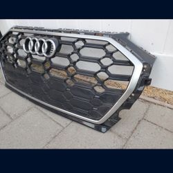 2021 - 2023 AUDI Q5 GRILLE GRILL GENUINE USED OEM.  A1