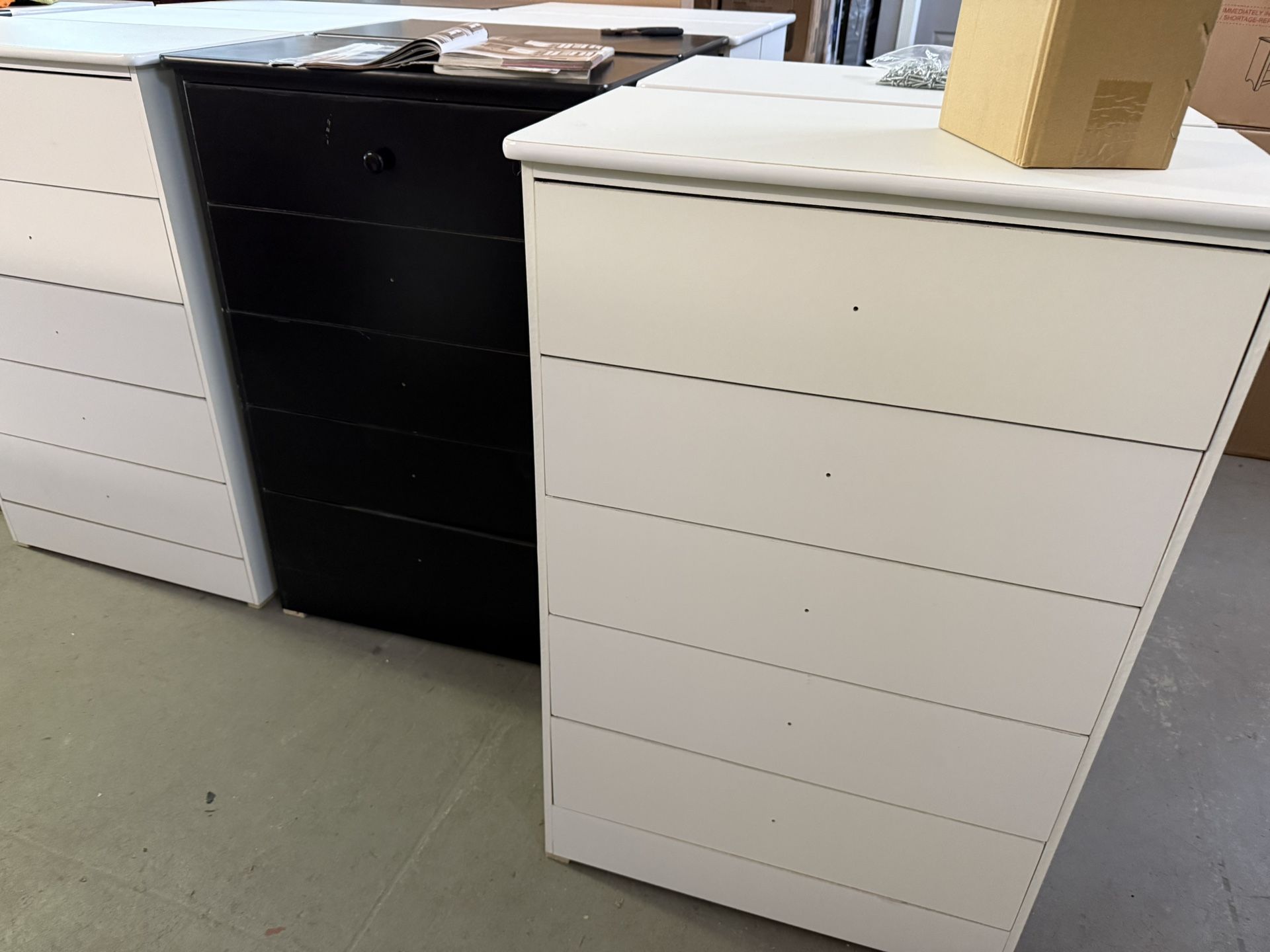 5 DRAWER WHITE OR BLACK CHEST