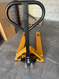 ULINE H-1043 Standard Fork Pallet Truck