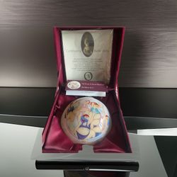 Ne'Qwa Art Ornament "A Toast to Isaac Newton" w/Box  & Authenticity Certificate