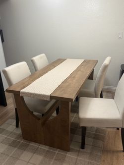 Dining table for sale, 2’6” x 5’6” 4 chairs