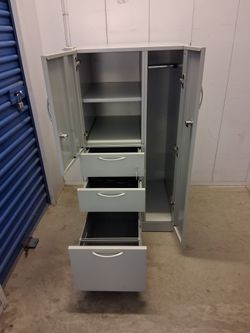 Solid personal locker in good conditions