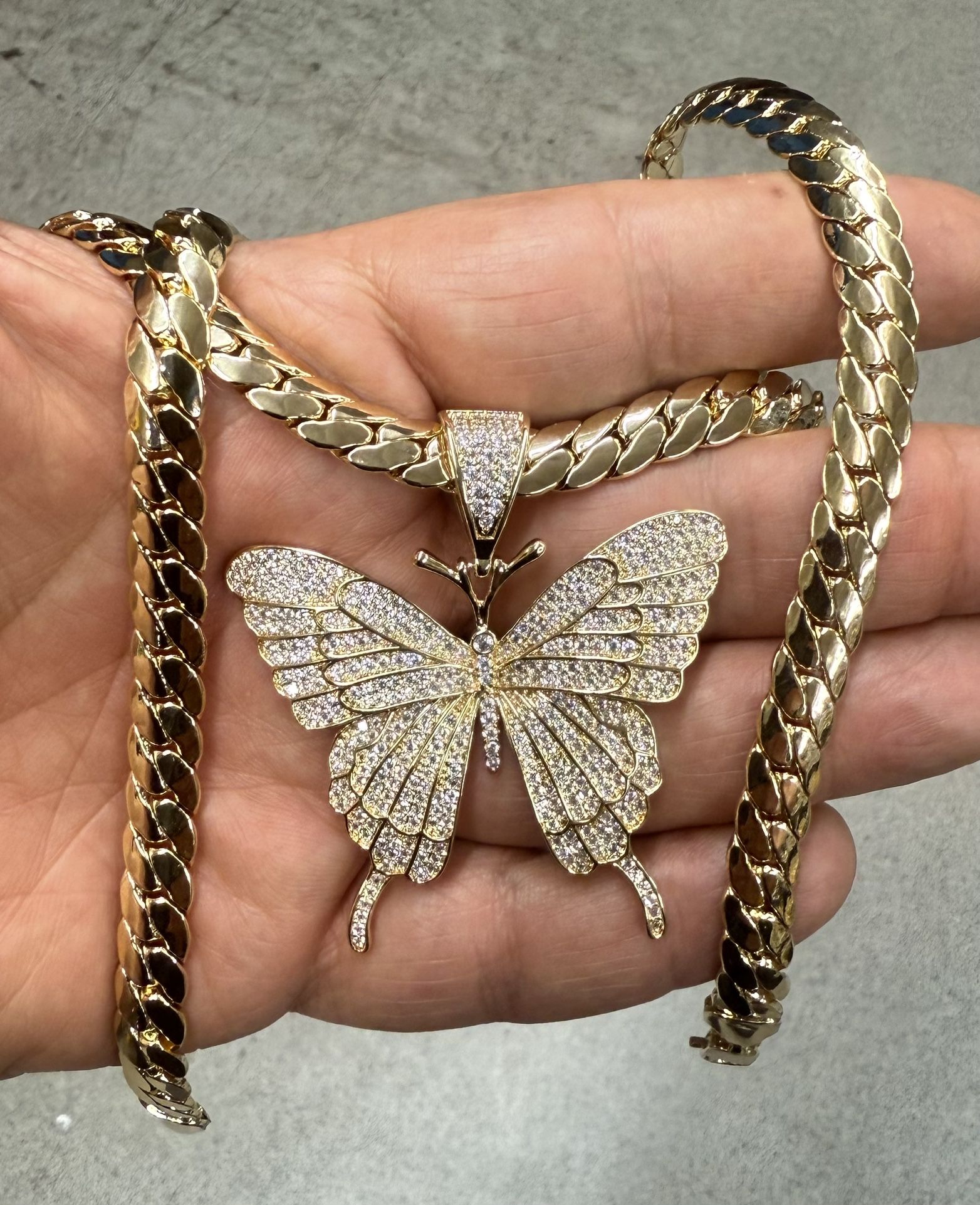 Beautiful full of stones, butterfly pendant and necklace π¦