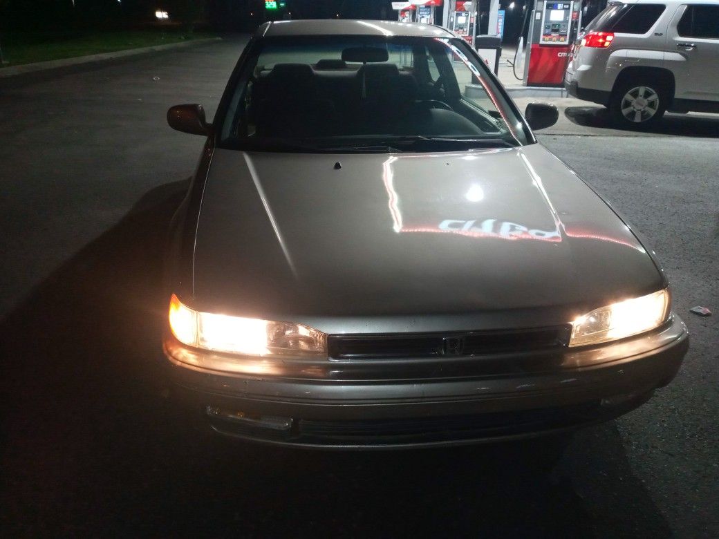 91 Honda Accord Lx 2 Door Champagne Color 4 Cylinder 2.2 Engine Runs and drives good with great Interior and body