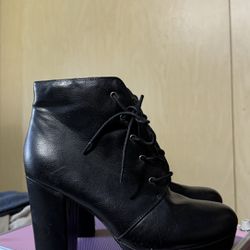 Size nine black booties with heel