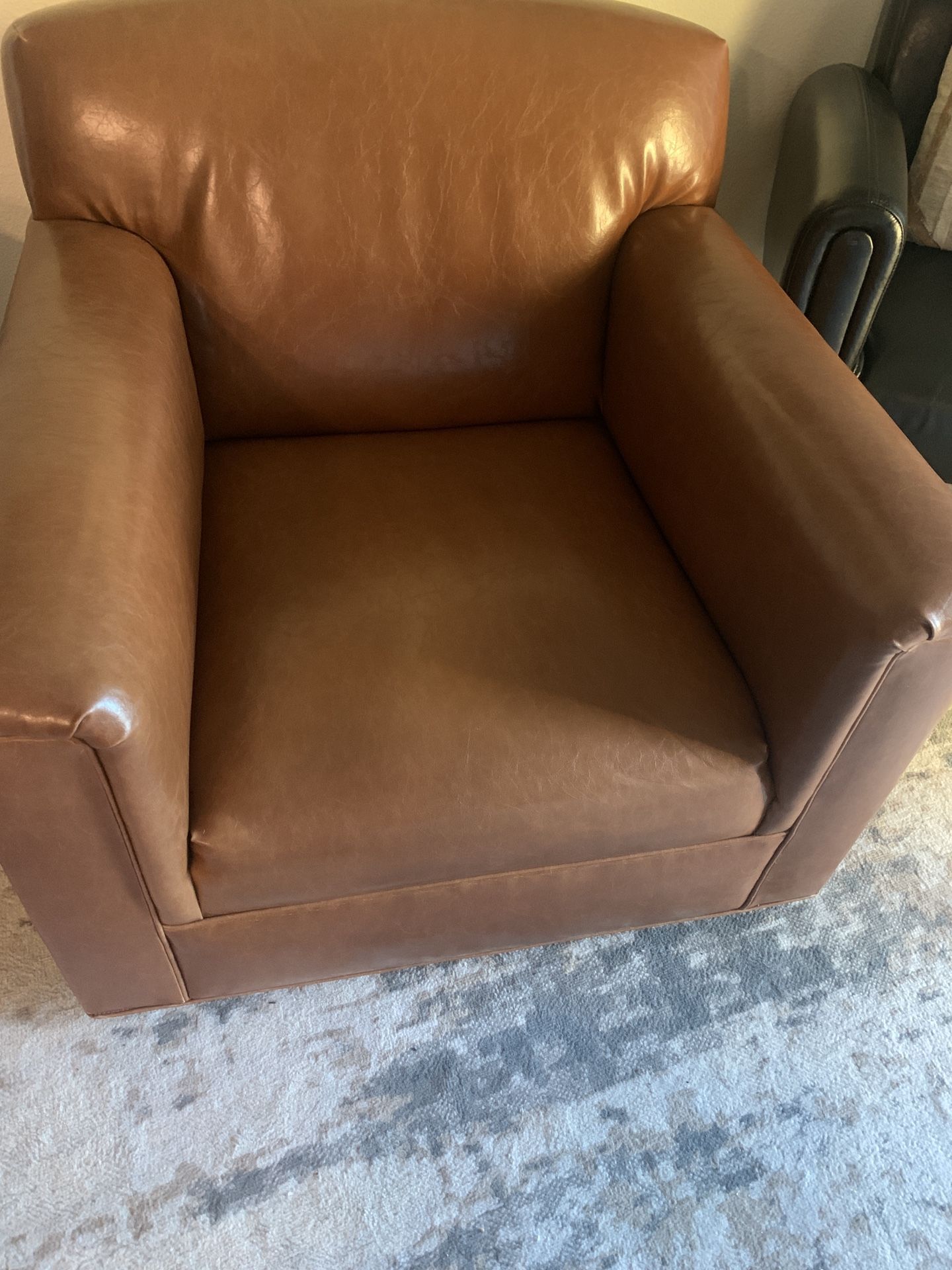 Carmel Comfy Leather Chair 