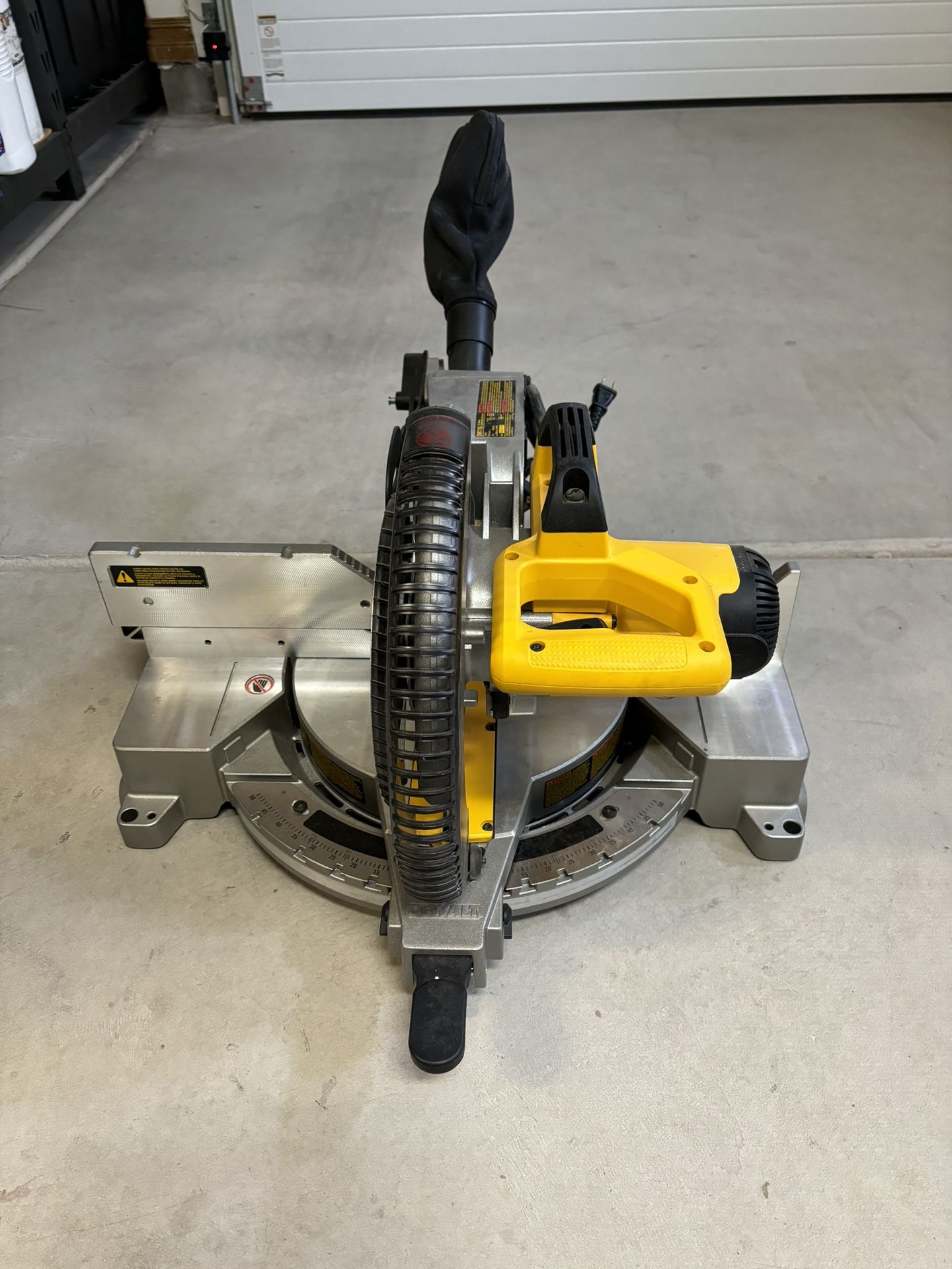 DeWalt DWS715. 12”  Miter Compound Saw 