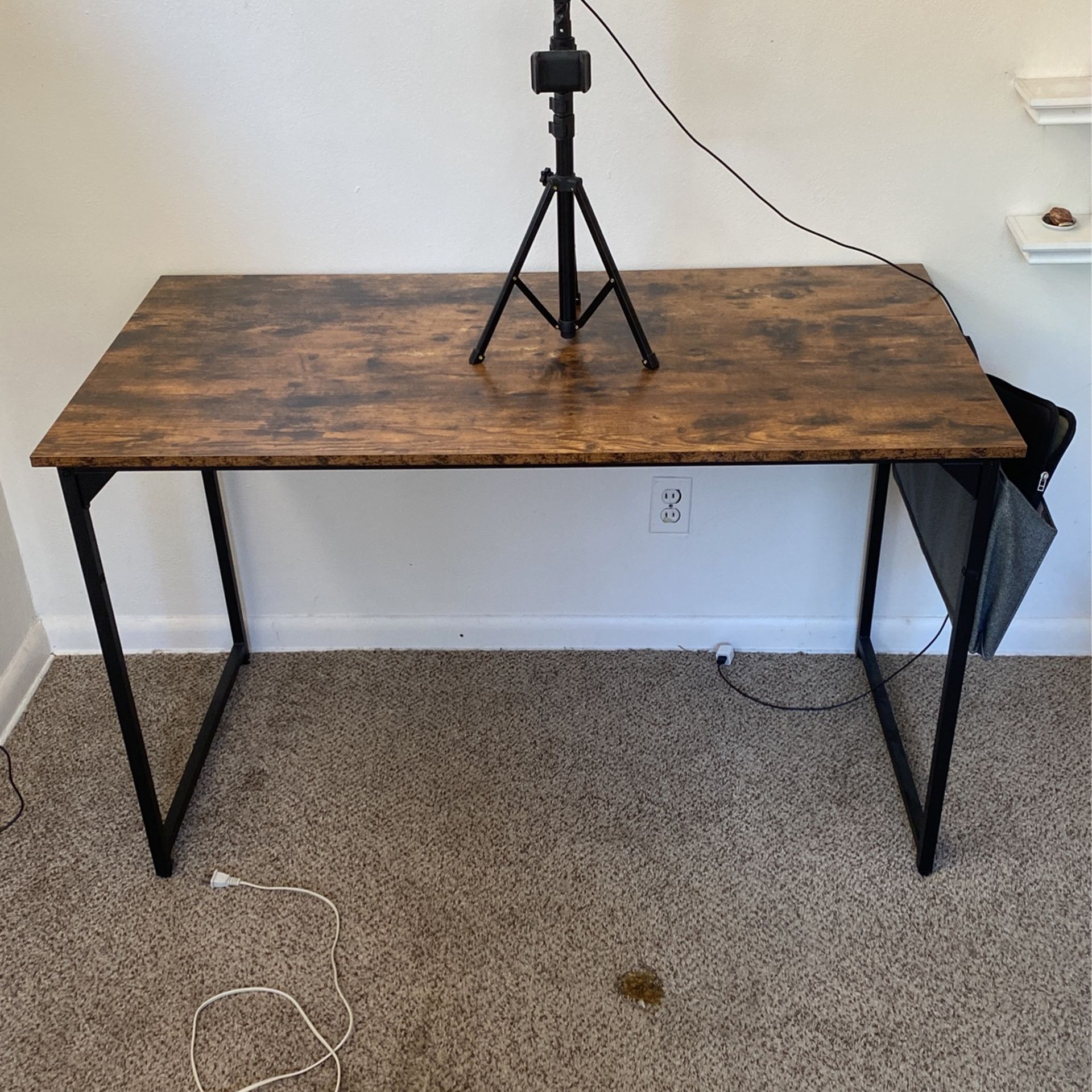 Cubi Cubi 47” Small Desk (pretty Much Brand New)