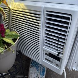 ❄️ Window AC Units – Cold & Ready! ❄️