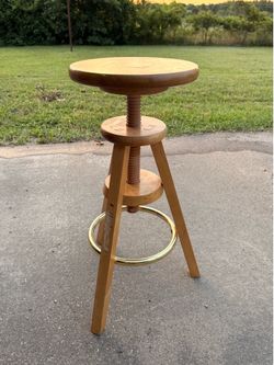 Adjustable Wood Screw Stool