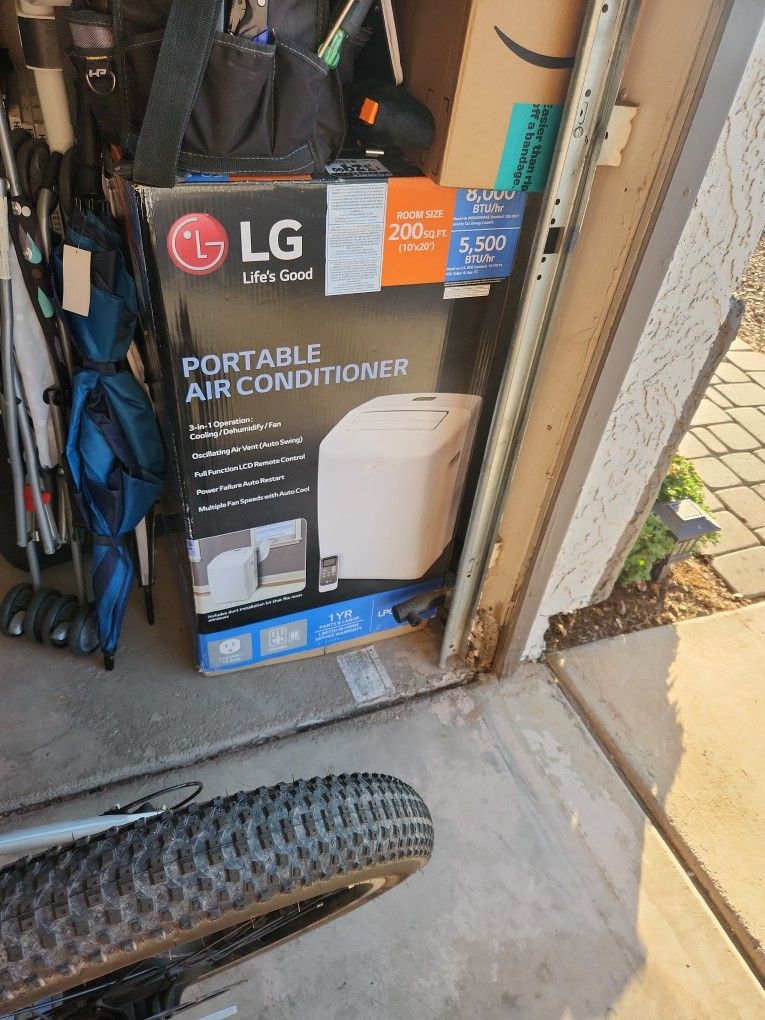 ***New Inside Box*** LG Portable AC Unit
