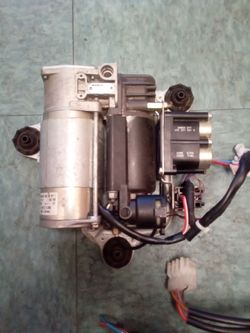 02-05 Range rover air suspension pump
