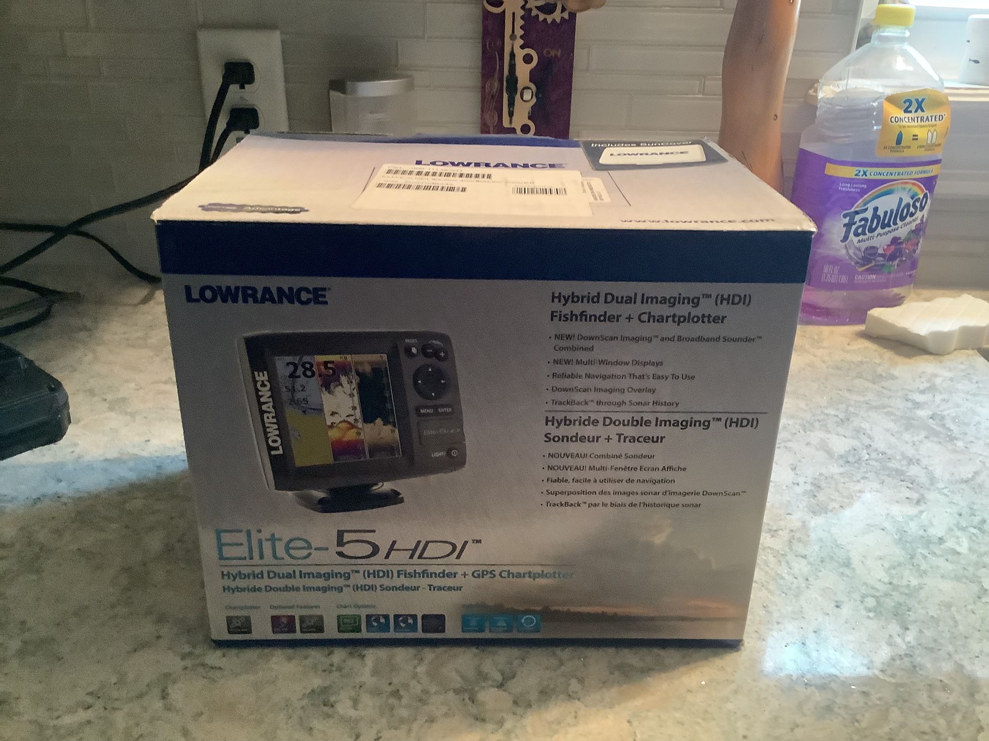 Lowrance Elite-5 HDI Fishfinder with cover -New