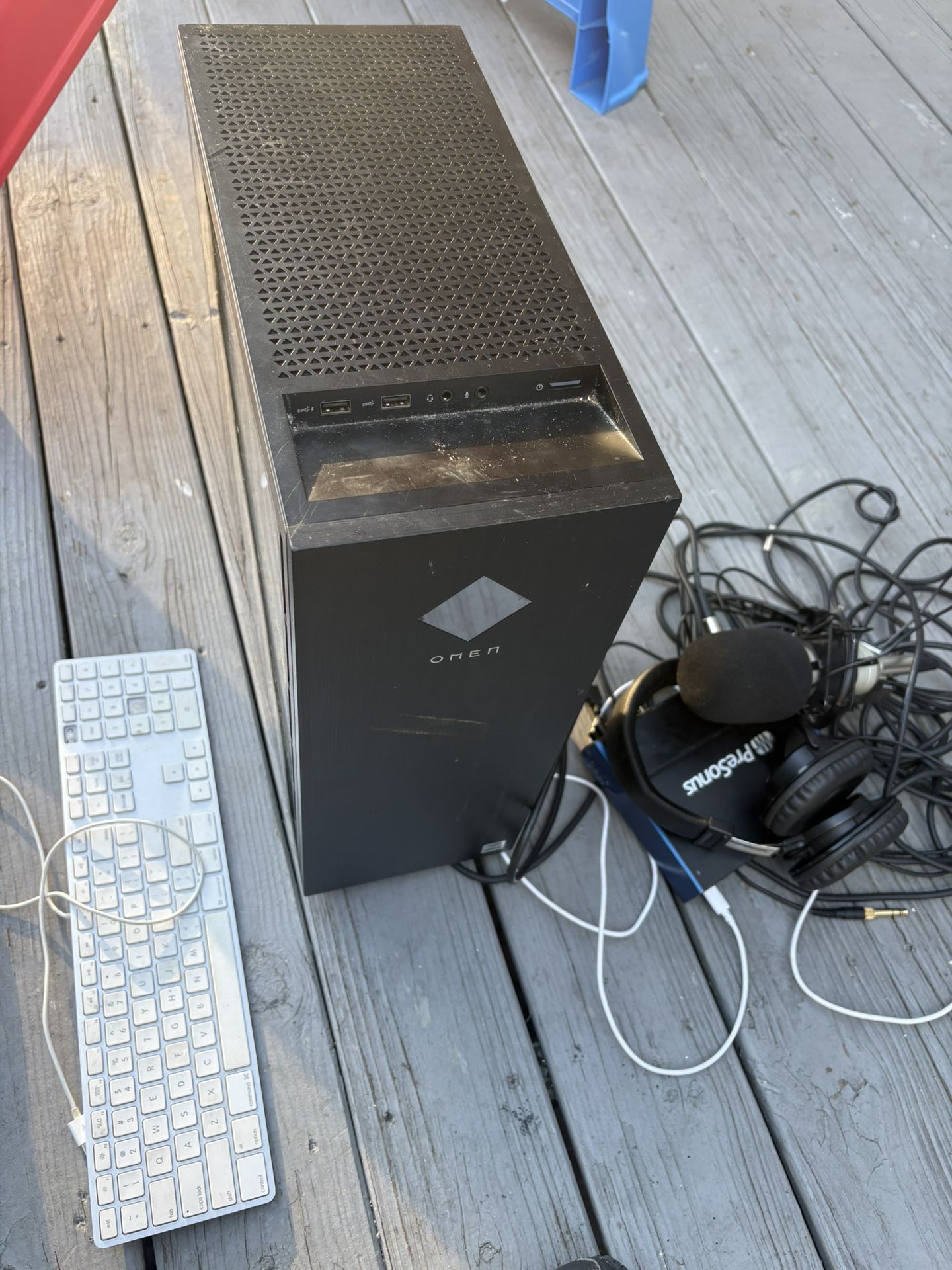 Hp omen gaming desktop with mouse and keyboard and presonus studio