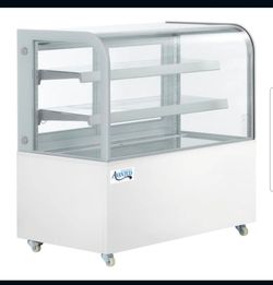 Avantco 48" Curved Glass White Refrigerated Bakery Display Case