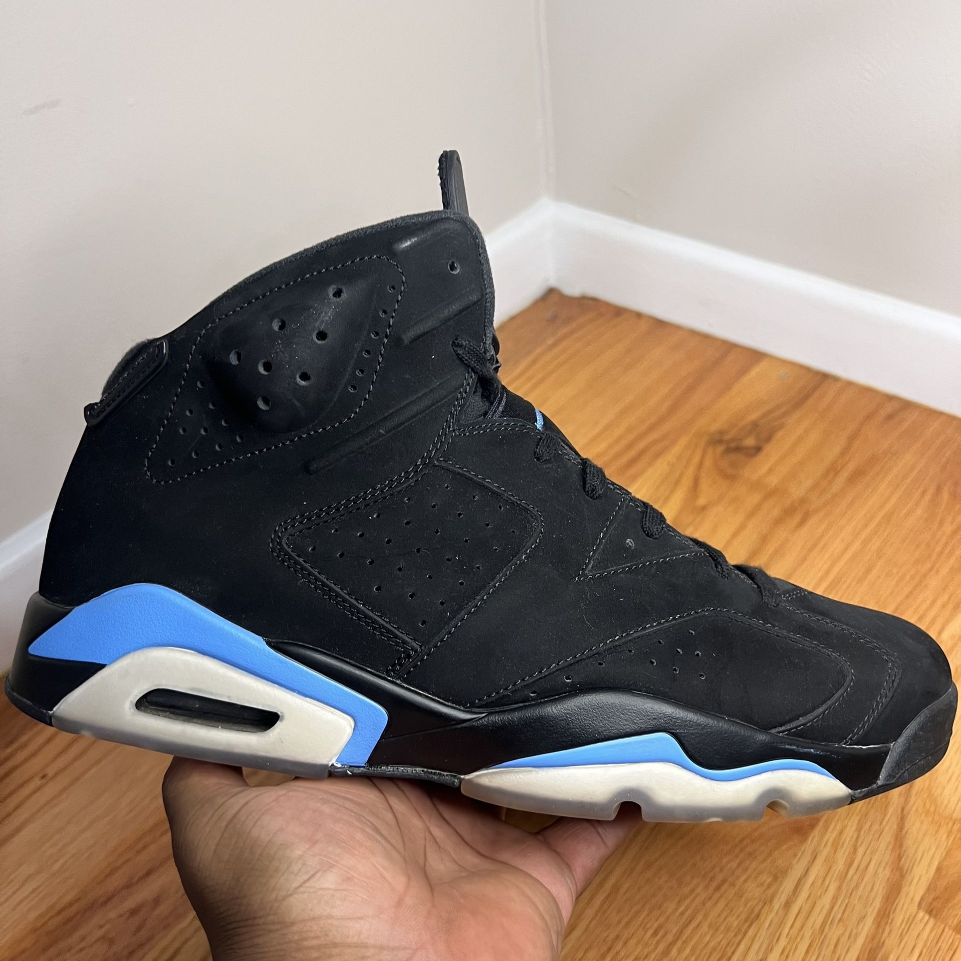 Air Jordan 6 Retro “2017 UNC Tar Heels” 384664-006 SiE 13M Preowned