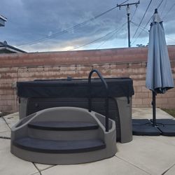 Hot Tub SPA, Plug And Play, Will Pay For Moving Cost 