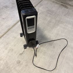 Pelonis 1500-watt oil-filled radiant portable space heater. 