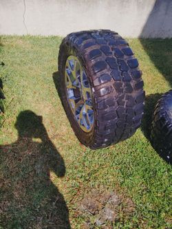 GMC Wheels with Federal Couragia M/T 33x12.50R20LT Tires