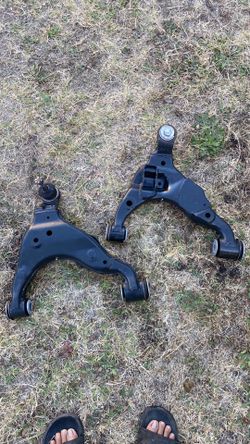 Lower control arms OEM  2023 Toyota Tacoma TRD great condition