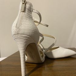 Heel In White 