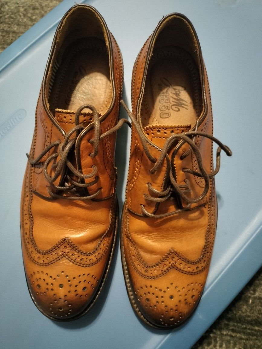 Brown Leather Wingtip Shoes - Size 8 m