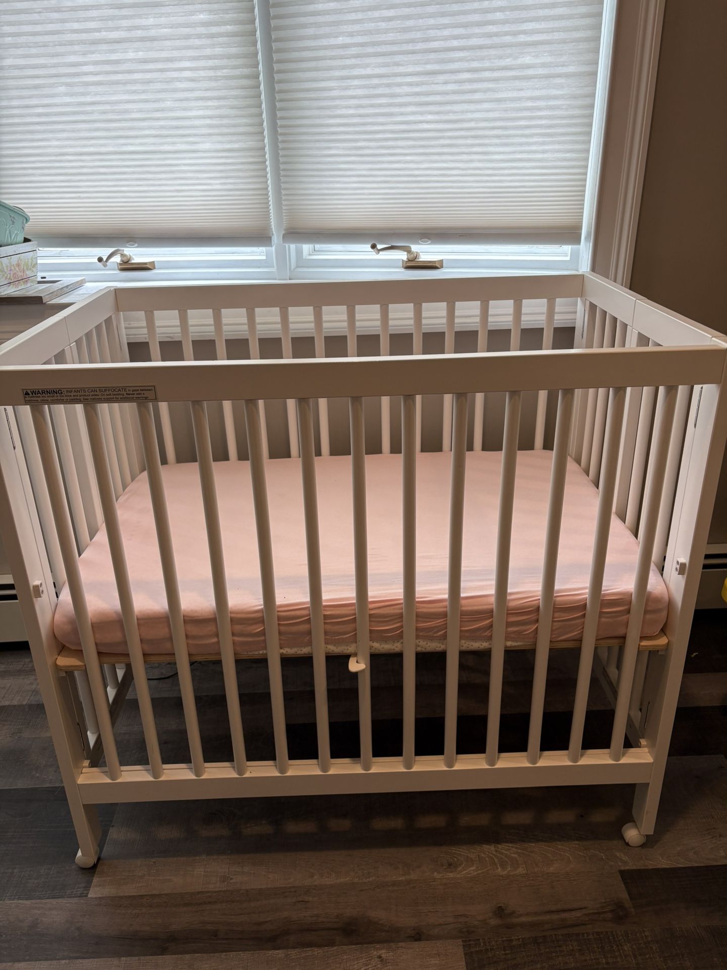 Mini Crib  And Trick 3” Mattress 