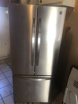 Kenmore Refrigerator Whit ice Maker