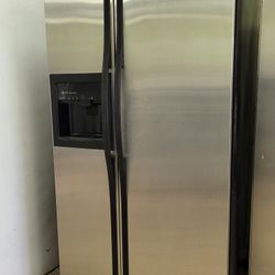 Ge  Refrigerator Working Perfectly Fine Very Clean I Can Deliver To You 90 Days Warranty 
