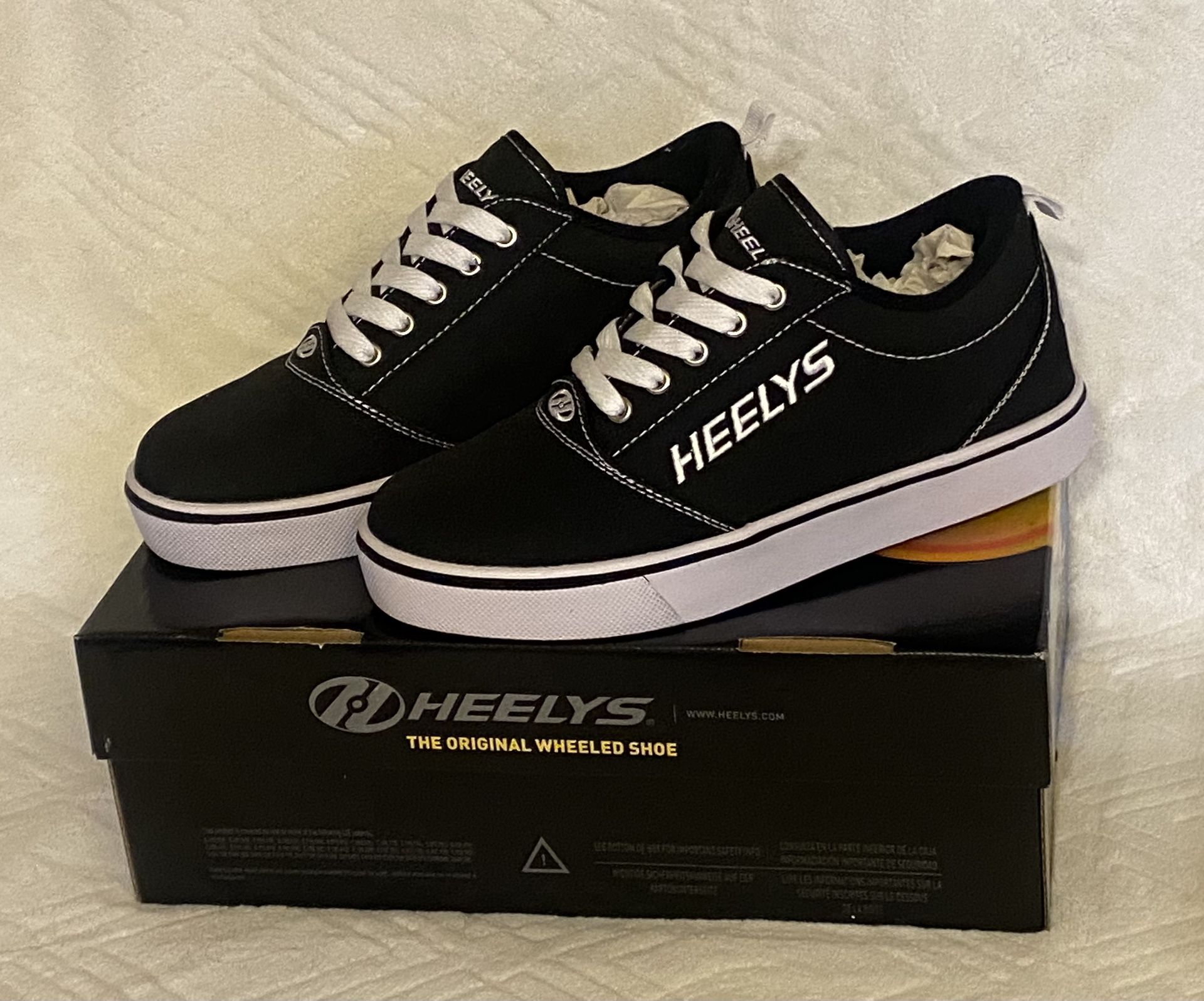 Heelys Pro 20 Black White Wheeled Shoes Youth Size 6 New With Box