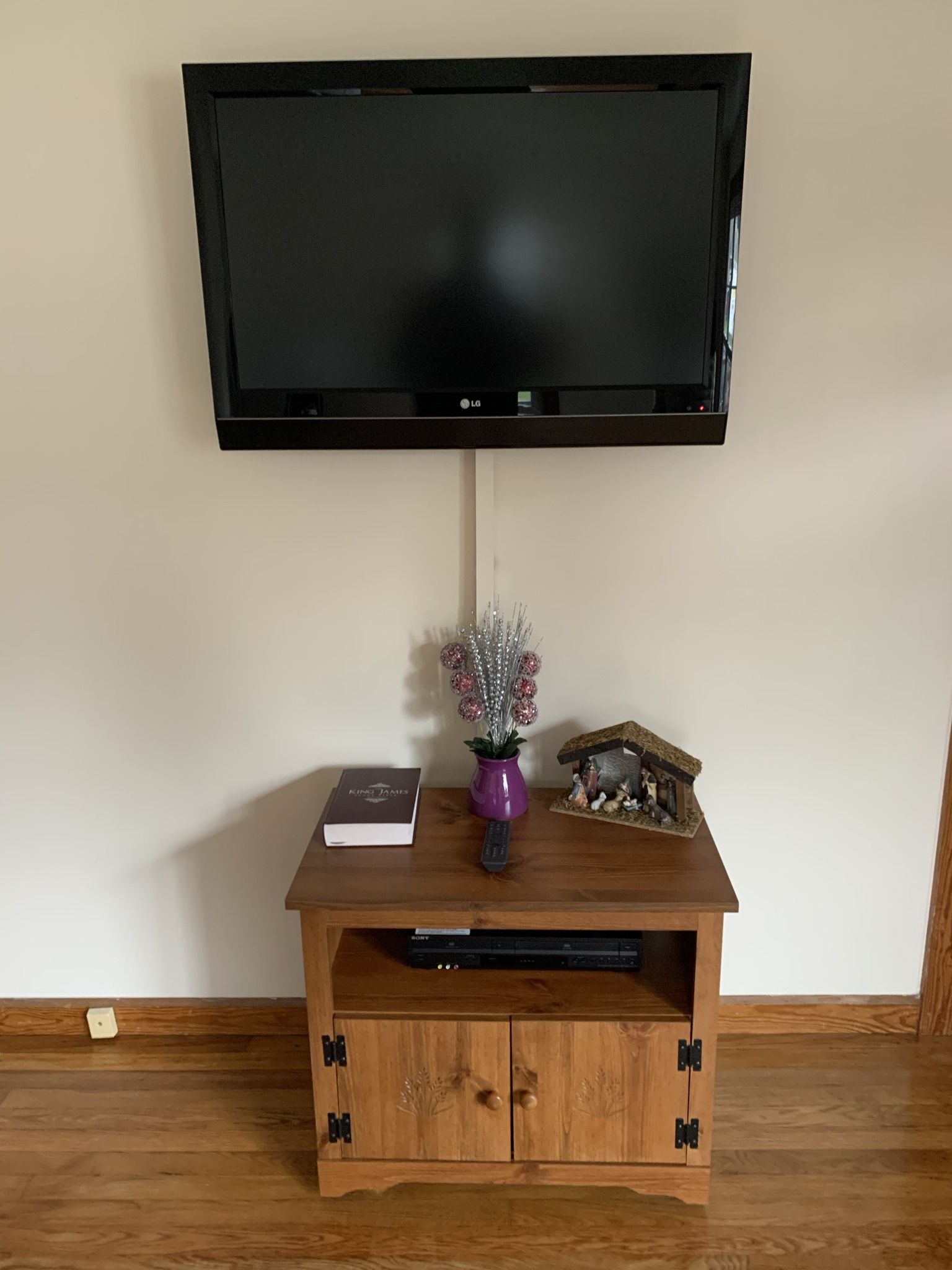 Flat Screen TV & Small Entertainment Center