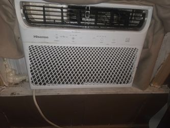 Hisense window unit 1 year old 14k btu 350