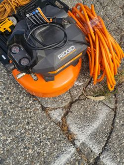 RIDGID 6 Gallon 150 PSI Air Compressor