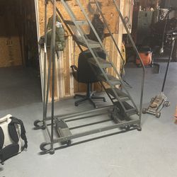 Rolling Warehouse Ladder With Saftey Platform