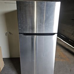 LG refrigerator 20 cubic top freezer
