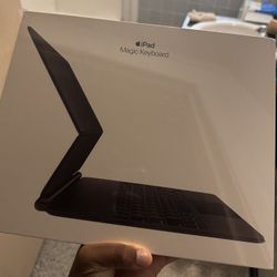 Apple iPad Pro (12.9 inch) Magic Keyboard (3rd, 4th, 5th Generations)
