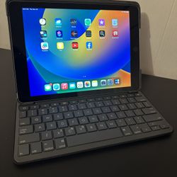 ipad 5 gen w / logi hard case and keyboard ,wifi only