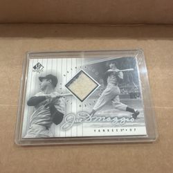 Joe DiMaggio 2000 SP Authentic New York Yankees Game Used Jersey Card Upper Deck 