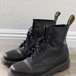 Dr. Martens Men’s 1460 Smooth Leather Lace Up Boots