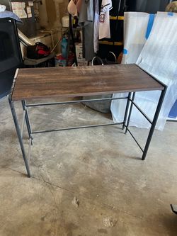 Collapsible desk/table